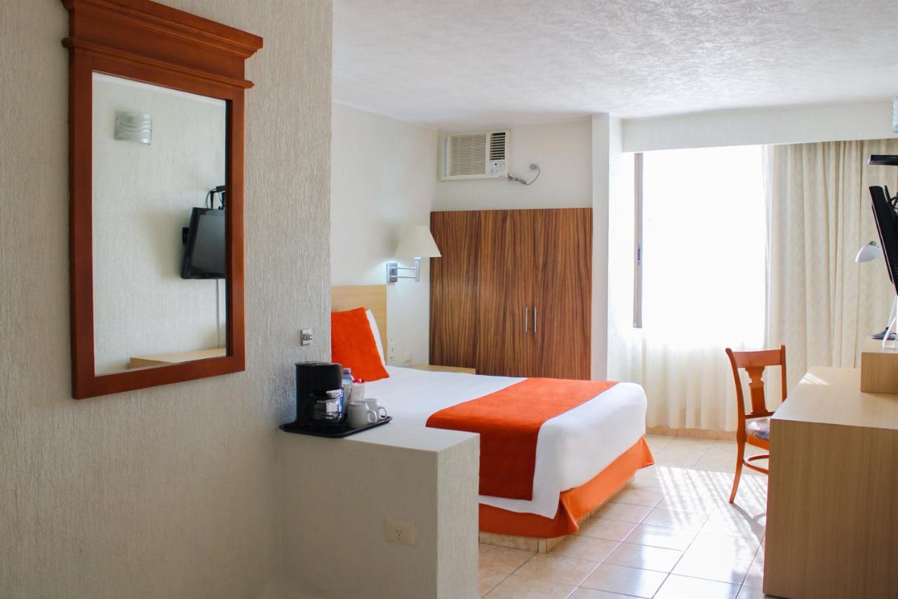 Hotel & Suites Real Del Lago Villahermosa Bagian luar foto